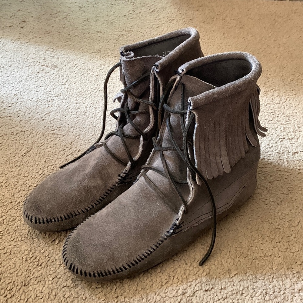 Minnetonka Tramper Boots - Size 8